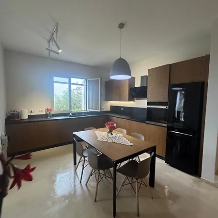 Privat Pool Garden וילה Gjilek