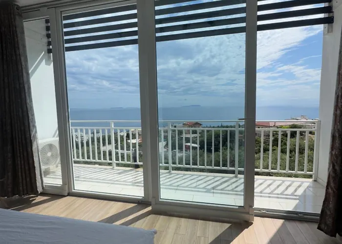 Privat Pool Garden * Gjilek