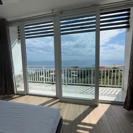 Privat Pool Garden * Gjilek