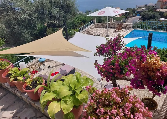 Privat Pool Garden * Gjilek