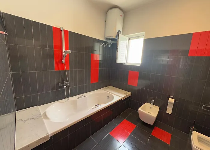 Privat Pool Garden 别墅 Gjilek