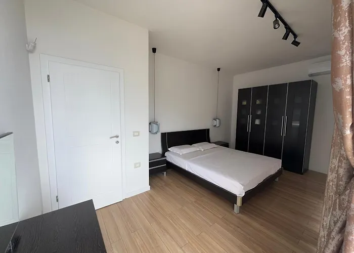 Privat Pool Garden 别墅